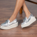 Mocassim Feminino GuGi com Sola Alta Metalizada – Estilo, Conforto e Poder em um Só Calçado!
