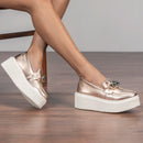 Mocassim Feminino GuGi com Sola Alta Metalizada – Estilo, Conforto e Poder em um Só Calçado!